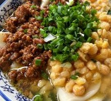 Spicy Pea and Meat Sauce Noodles