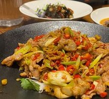 Xiang-Style Stir-Fried Beef with Green Peppers