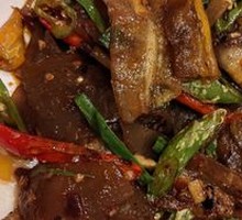 Sichuan-style stir-fried pork with yam skin