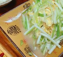 Stir-fried eggs with chives