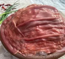 Sliced Pork Kidney with Big Knife