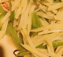 Sliced Potatoes with Green Pepper