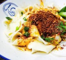 Oil-poured biangbiang noodles