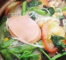 Three Delicacies Hot Pot Rice Noodles