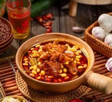 Braised Intestines with Pigeon Peas in Clay Pot