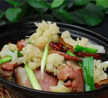 Garlic Sautéed Cauliflower with Preserved Pork