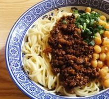 Dry Spicy Broad Noodles with Peas and Pork