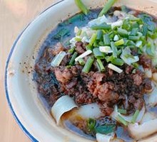 Pea and Pork Sauce Knife-Sliced Noodles