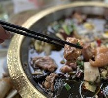 Spicy and Fragrant Pig's Trotter Chicken