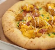 Golden Salted Egg Yolk Chicken Pizza