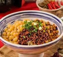 Signature Dry-Quick Stir-Fried Spicy Noodles with Peas and Pork