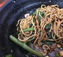 Pea and Meat Sauce Noodles