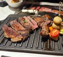Golden Steakhouse Tomahawk