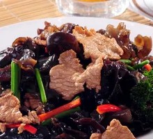 Stir-fried Pork with Wood Ear Mushrooms