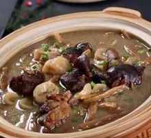 Braised Pork Trotter in Soup Pot