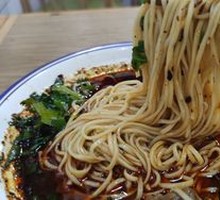 Spicy Beef Noodles with Chili Shell